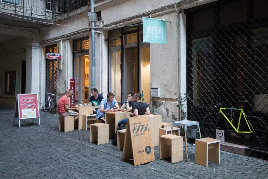 Kontakt, Budapest, interior, tables