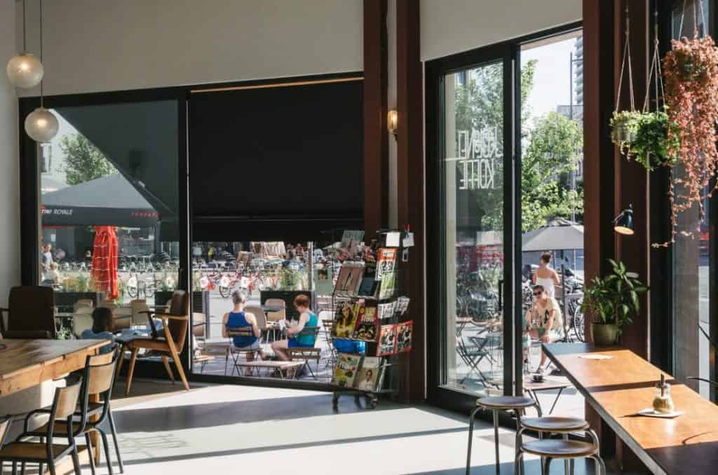 a view of the outdoor seating at Kolonel Koffee, Antwerp