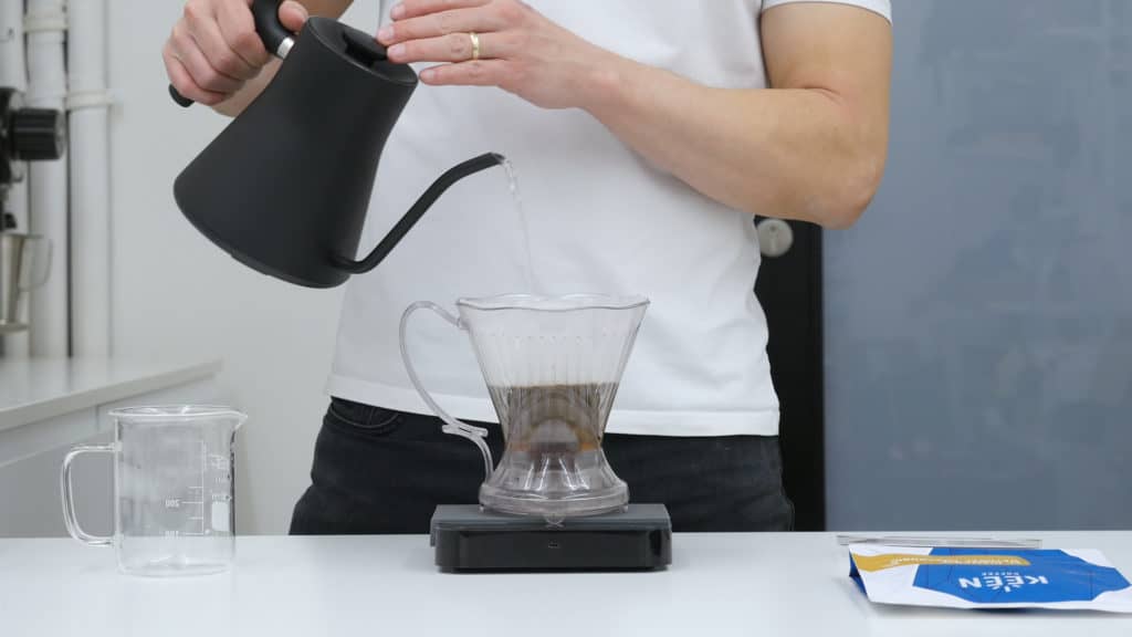 Clever Dripper - pouring w/ Keen Coffee